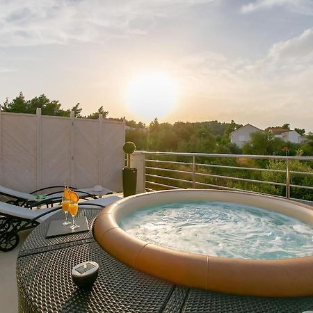 Villa Kora - Luxury Holiday Apartments Лумбарда Екстериор снимка