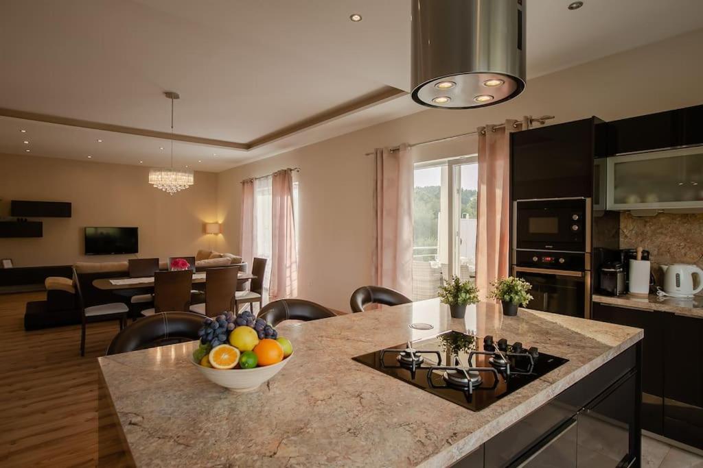 Villa Kora - Luxury Holiday Apartments Лумбарда Екстериор снимка