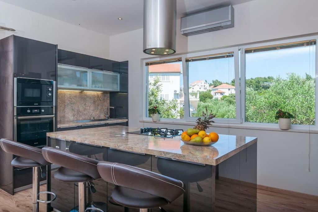Villa Kora - Luxury Holiday Apartments Лумбарда Екстериор снимка