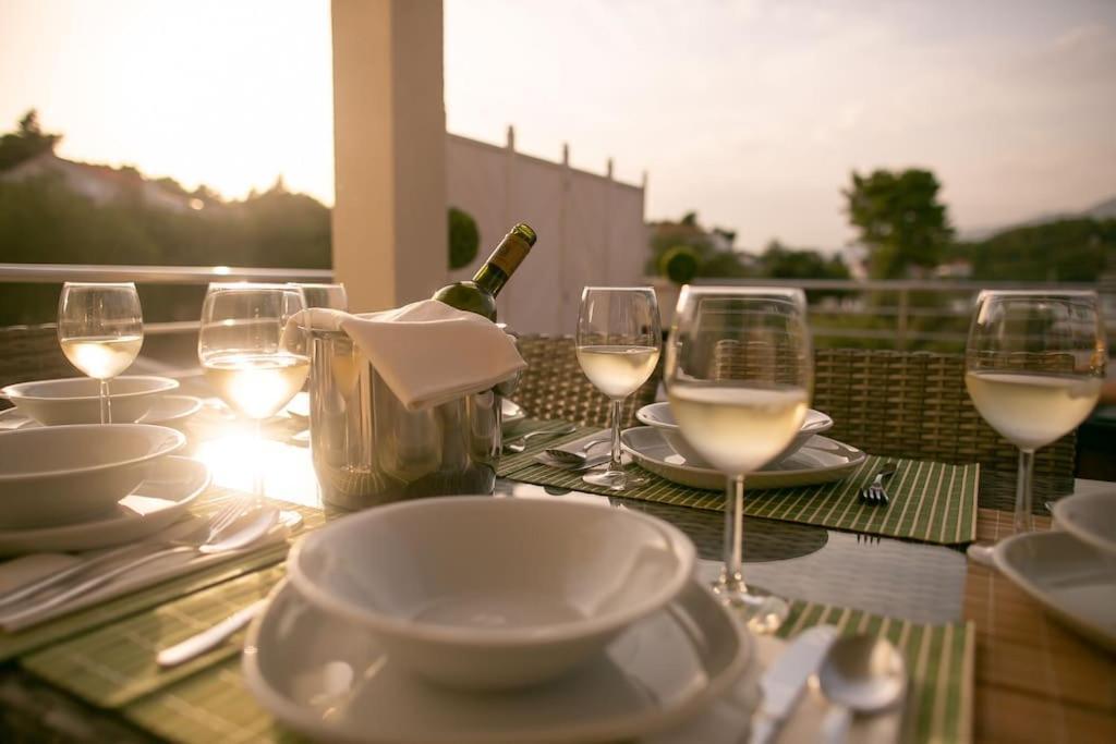 Villa Kora - Luxury Holiday Apartments Лумбарда Екстериор снимка