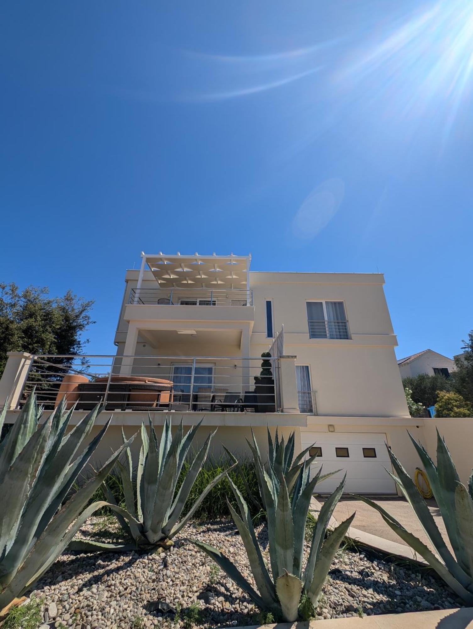 Villa Kora - Luxury Holiday Apartments Лумбарда Екстериор снимка